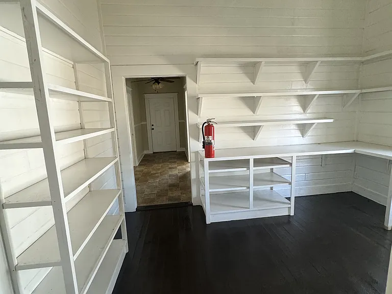 302 S Burleson — Photo 12