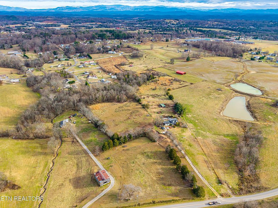 2nd image of 632 Hiwassee Rd