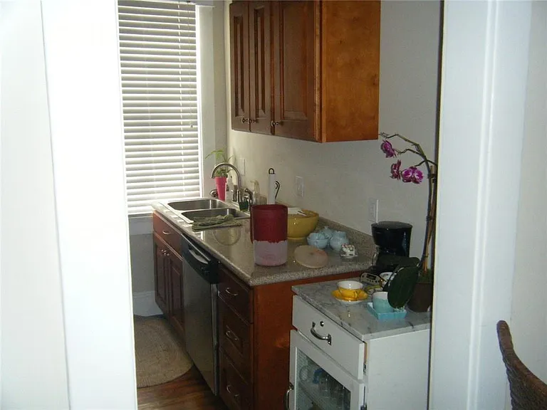 2438 State St #LOWER — Photo 11