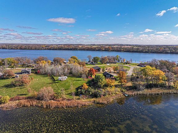 2nd image of 44377 Saukview Dr