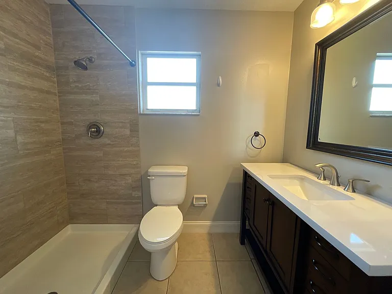 810 Montana Ave — Photo 12
