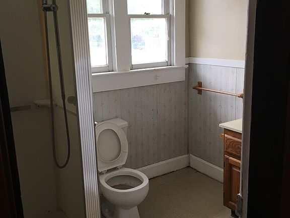 4th image of 115 W Wabash Ave #2
