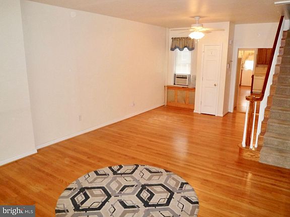 3rd image of 821 N Lincoln St