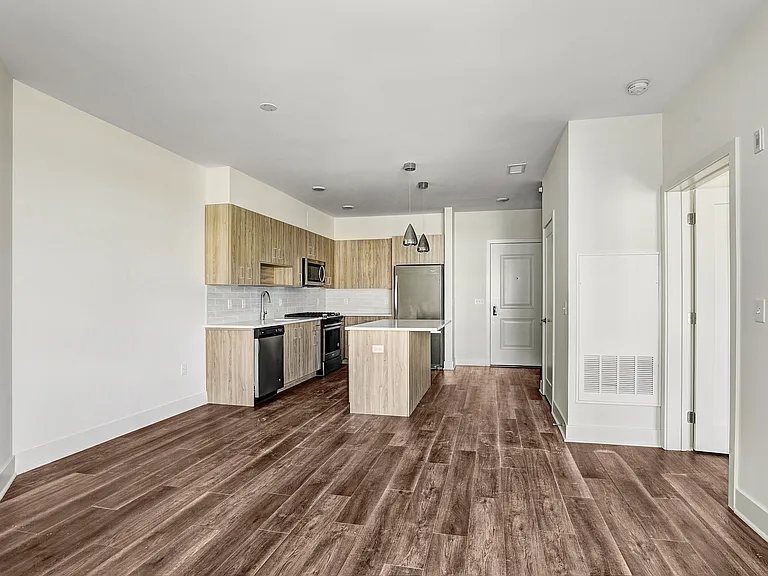Inwood at Renaissance Square — Photo 26