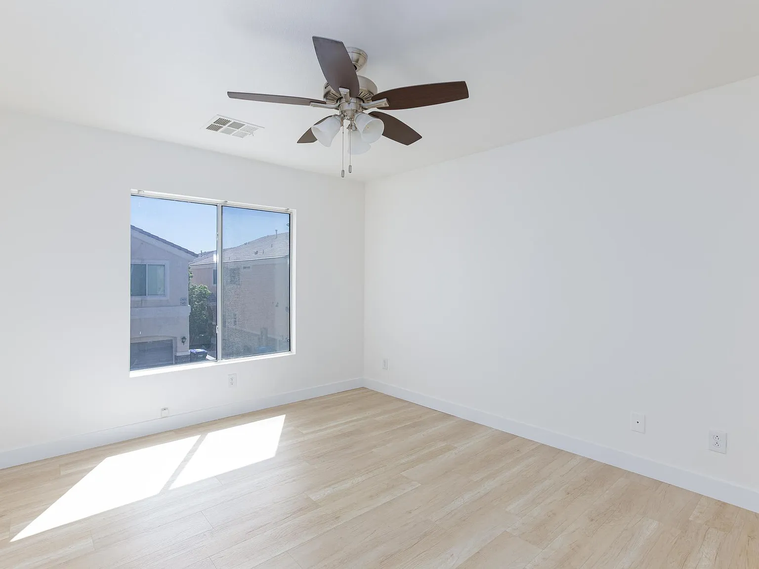 2 bed, 1128 sqft, $1,900 — Photo 4
