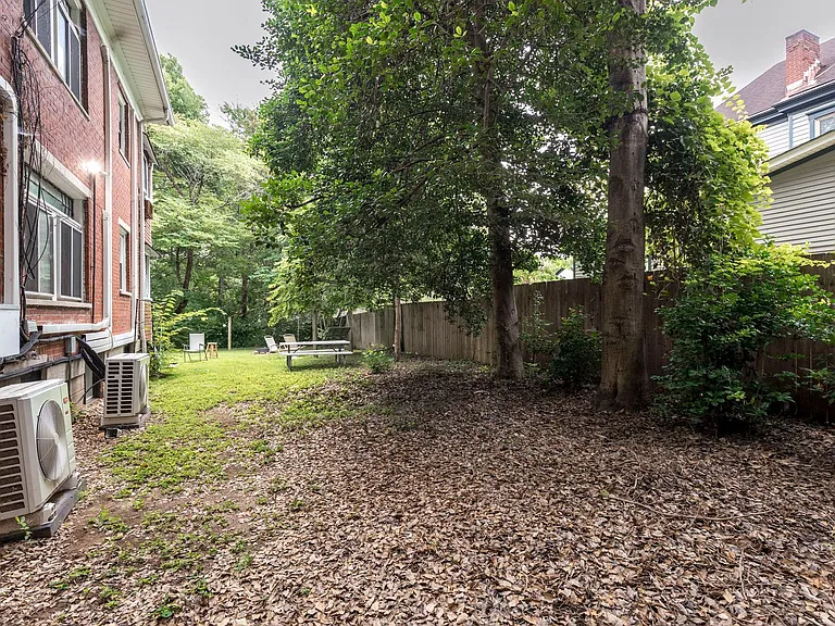 145 N Keats Ave — Photo 29