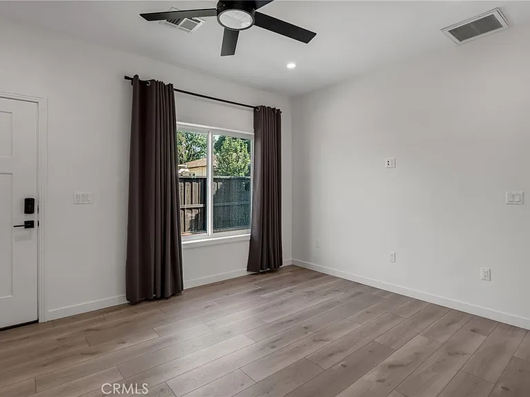 22434 Berdon St — Photo 6