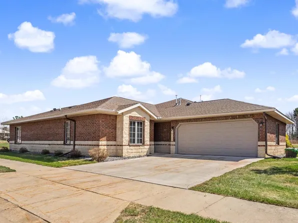1933 LILAC LANE Unit 16  Hamony Vill, Stevens Point, WI 54482
