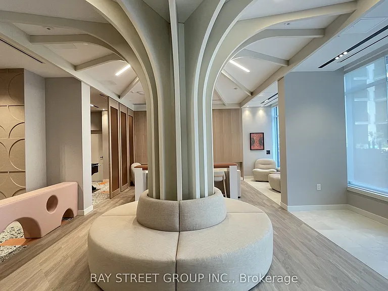 10 Oak St #902 — Photo 24