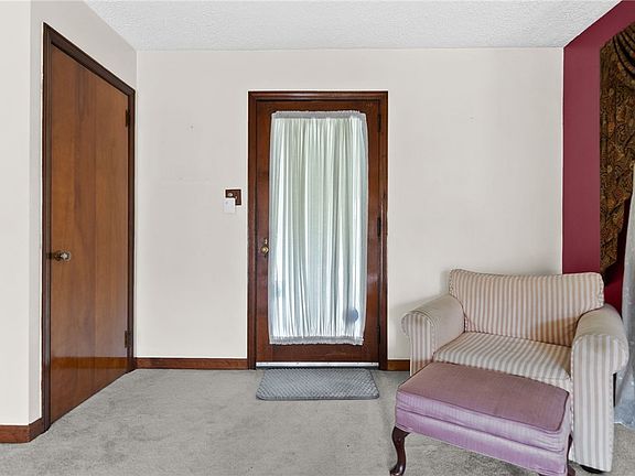 3rd image of 1109 Holmes St