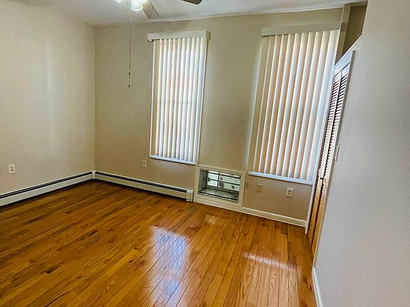 5th image of 9-17 34th Ave Floor 1