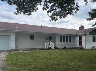 915 S Locust St, Sweet Springs, MO 65351