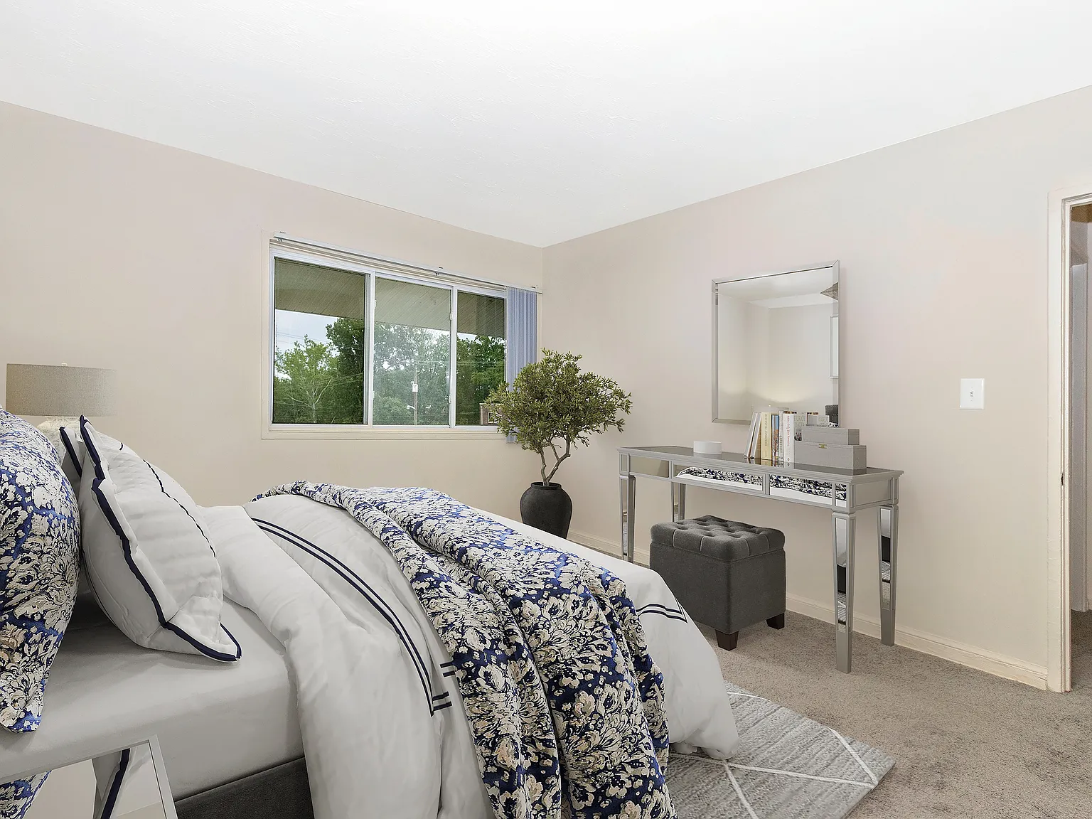 Avenue Apartments — Photo 3