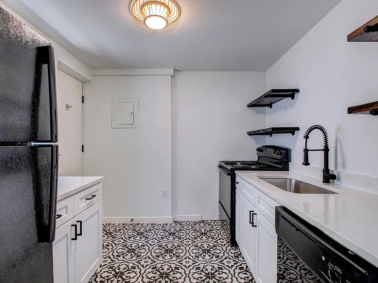 1520 Broadway St — Photo 10