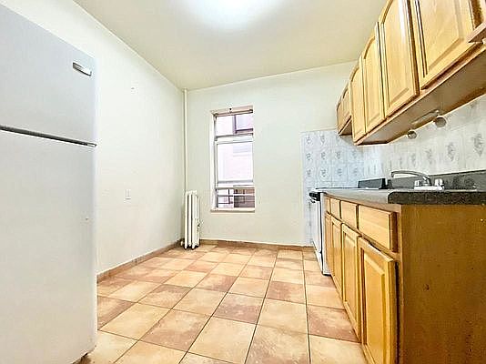 5th image of 2574 37th St APT 4