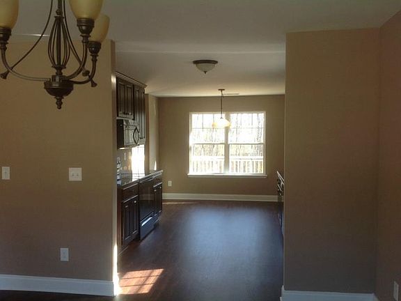 4th image of 3614 Silver Creek Dr