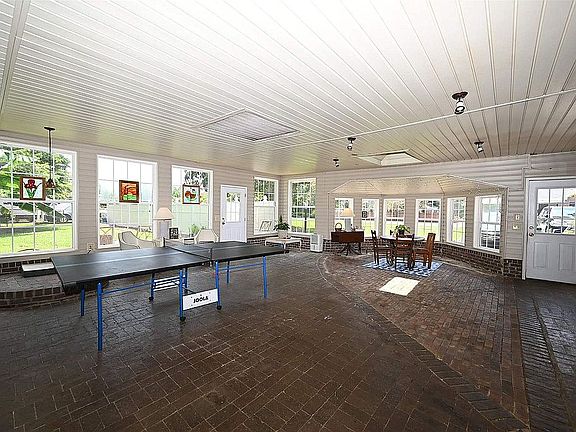 5th image of 208 Meadowview Ln