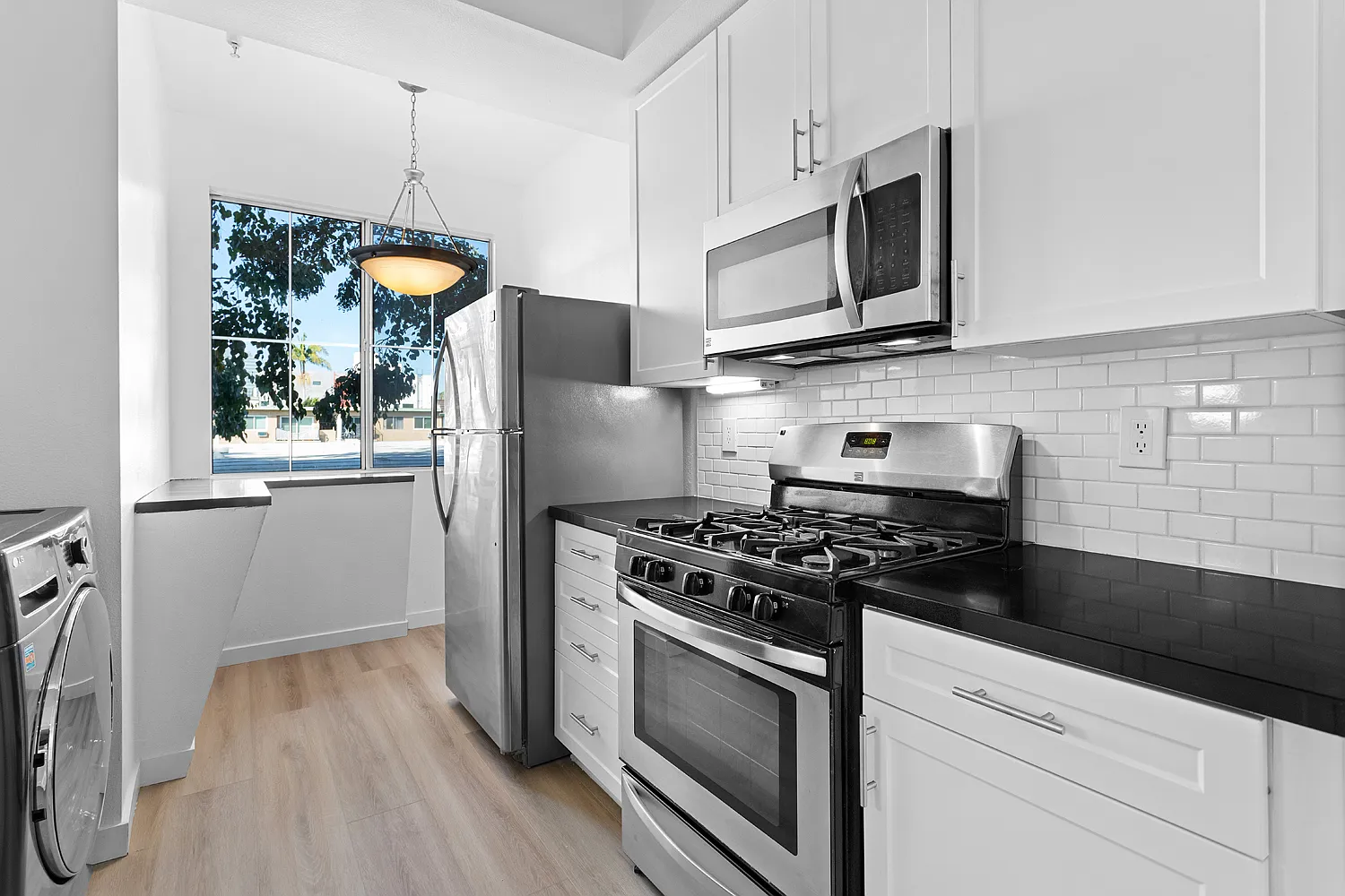 2033 Beloit Ave — Photo 1
