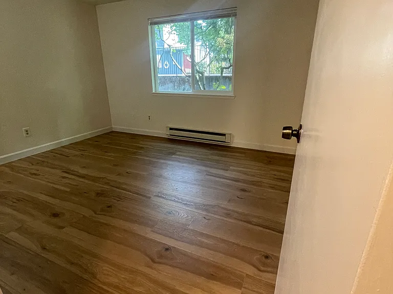 650 SW Meadow Dr #107 — Photo 6