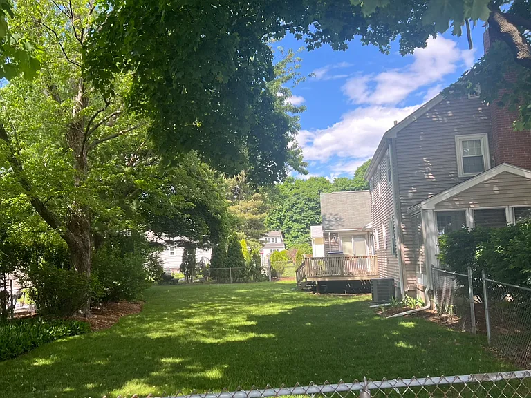 138 Whitman Rd — Photo 3