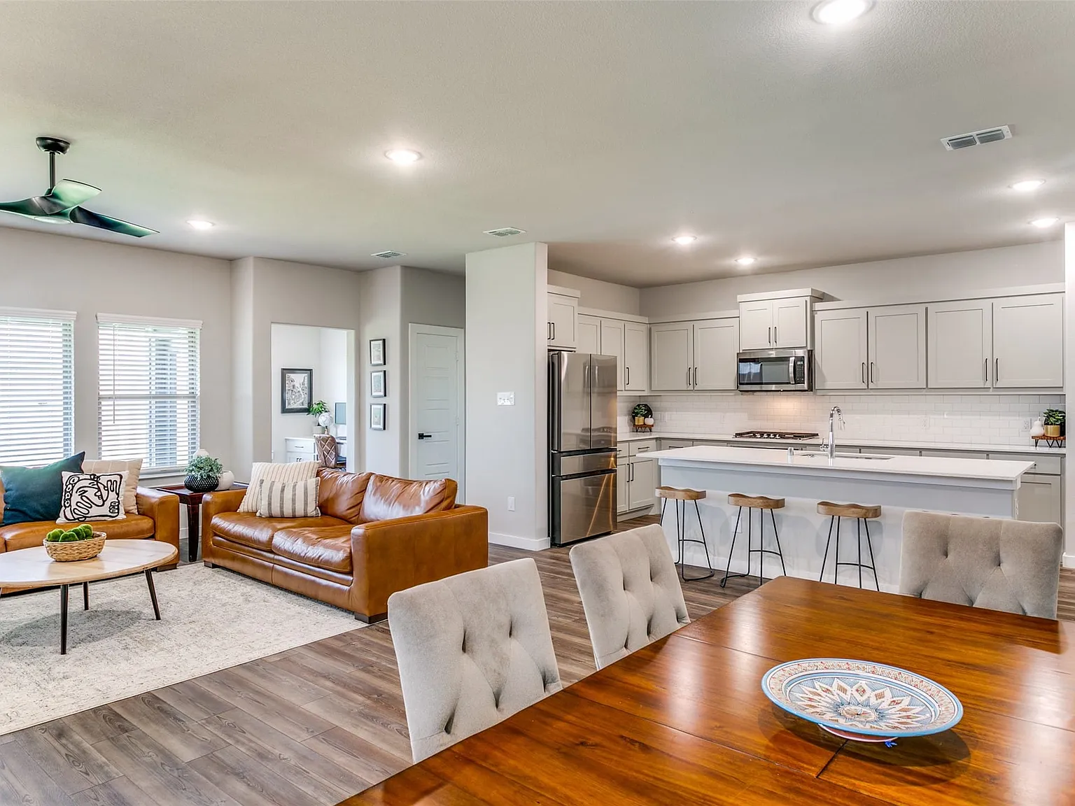 4 bed, 3.0 bath, 2164 sqft, $2,800 — Photo 4