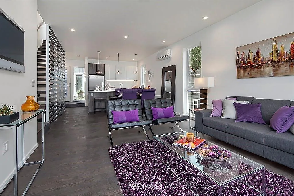 3 bed, 2.5 bath, 2098 sqft, $4,950 — Photo 2