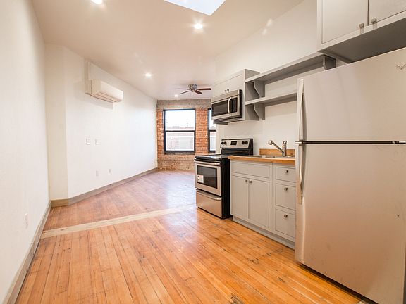 3rd image of 801 N Piedras St #9