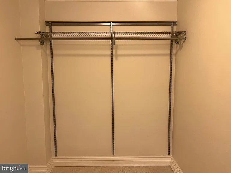 105 Montrose Ave #105 — Photo 17