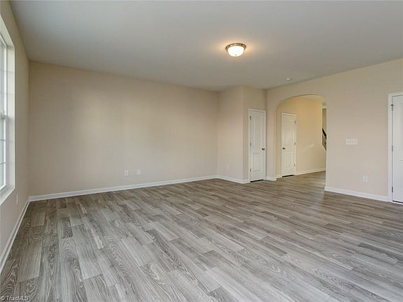 3rd image of 1832 Stonecrest St