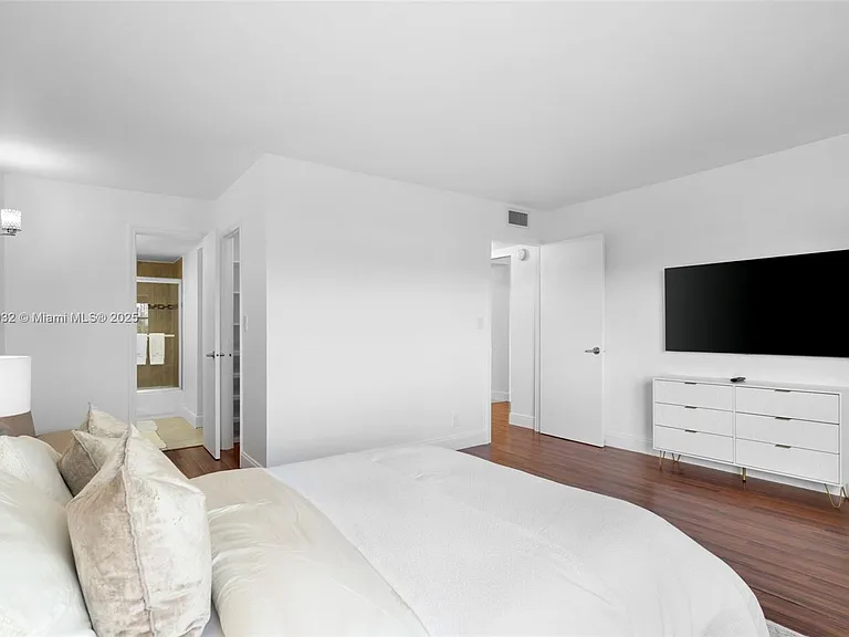 401 Golden Isles Dr #406 — Photo 7