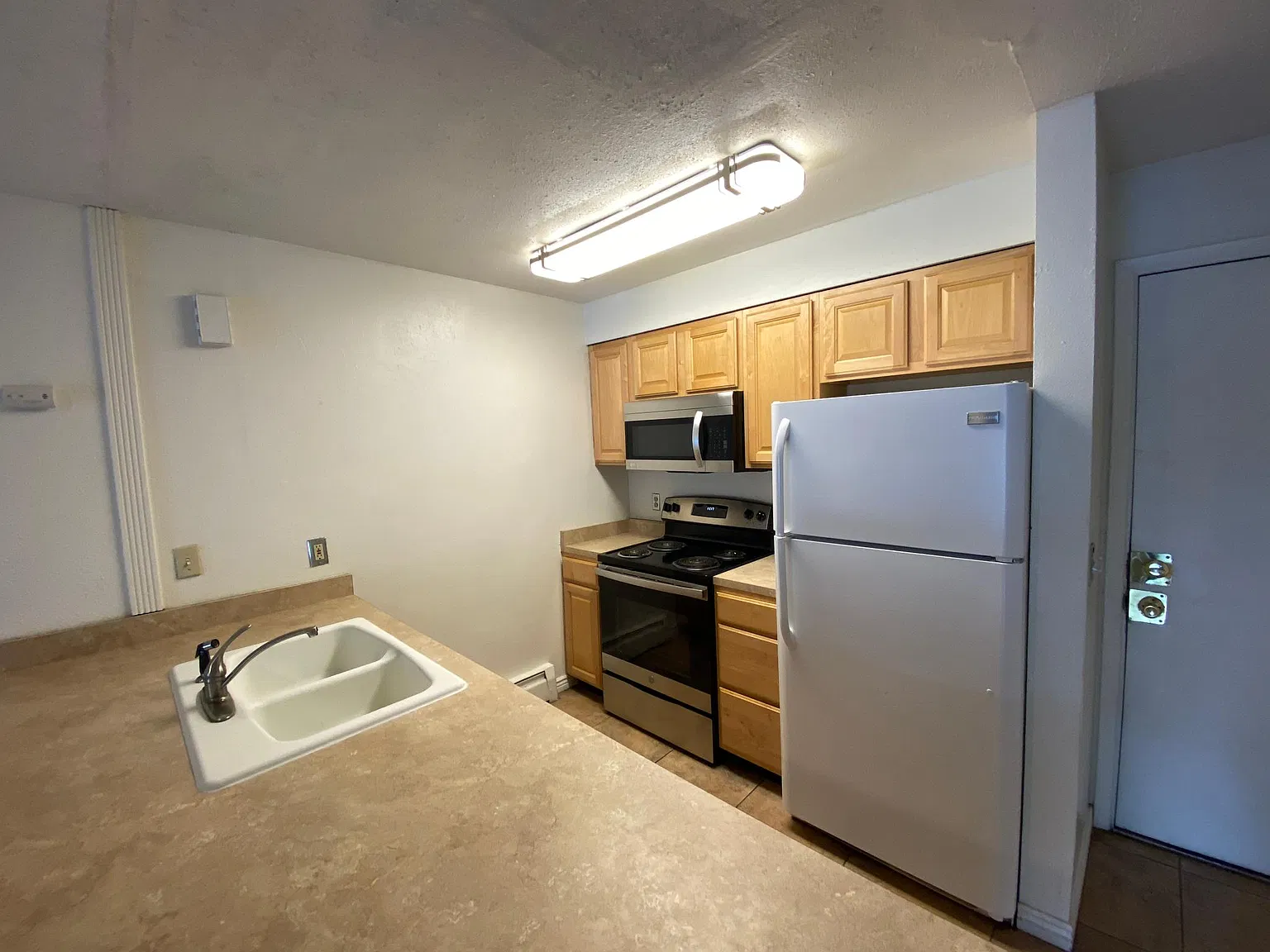 2 bed, 1.5 bath, 992 sqft, $3,300 — Photo 4