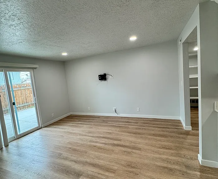 42 W Lester Ave #F17 — Photo 6