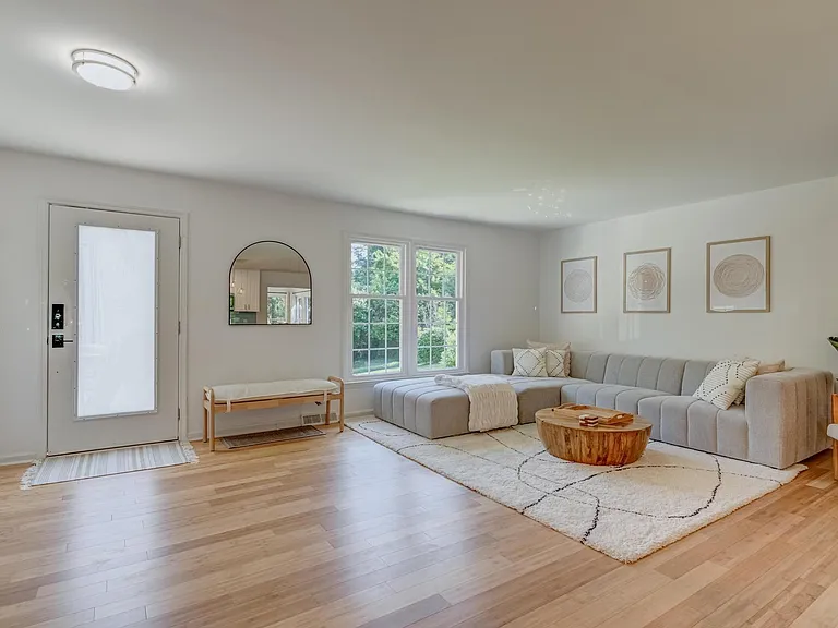 5600 Laniel Ct — Photo 6