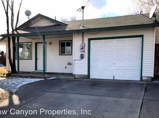476 SW 2nd St, Madras, OR 97741
