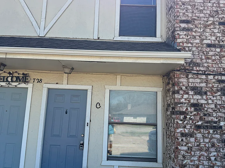 728 Bluebonnet Dr #C — Photo 1