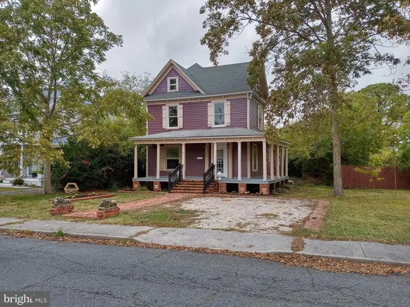 11 E Chesapeake Ave, Crisfield, MD 21817