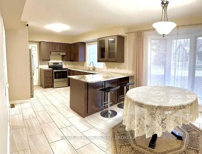 3 bed, $2,950 — Photo 2