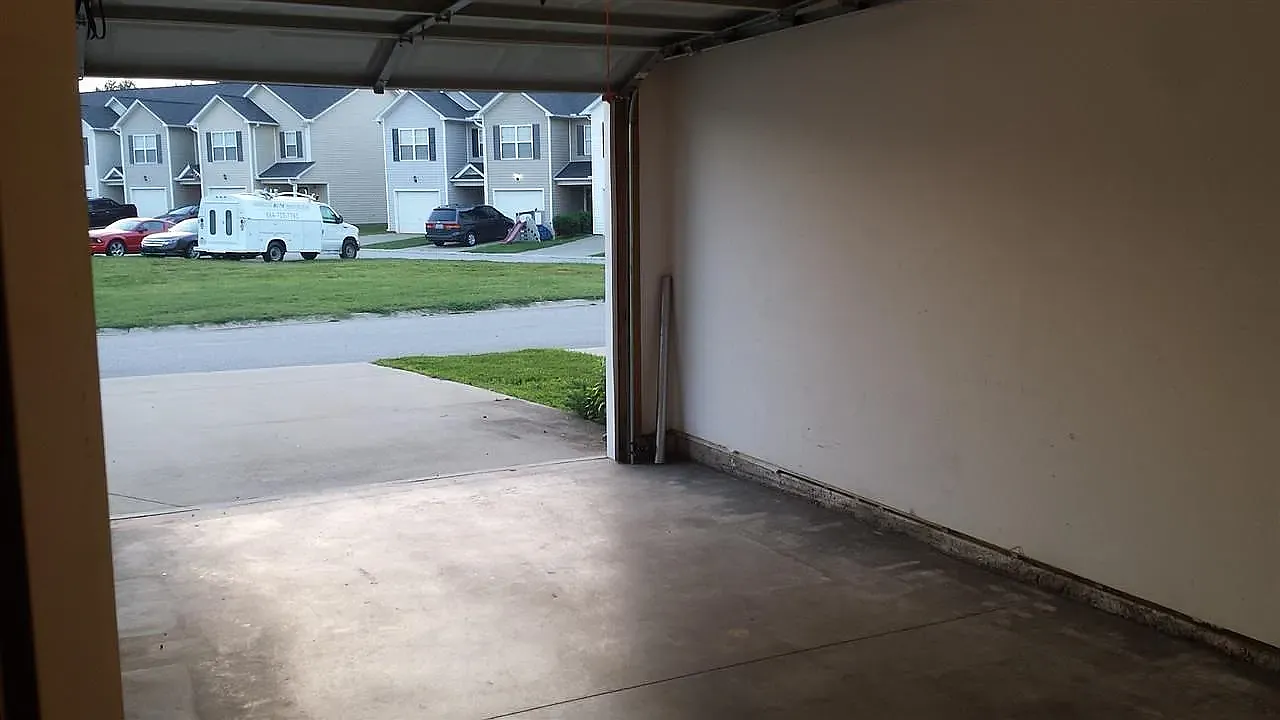 3 bed, 2.5 bath, 1312 sqft, $1,500 — Photo 2