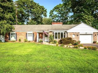 217 Connetquot Rd, Bayport, NY 11705