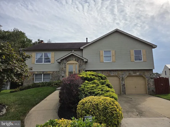 4 Denise Ct, Bear, DE 19701