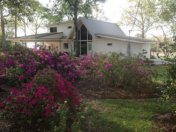 4th image of 610 W Houston St