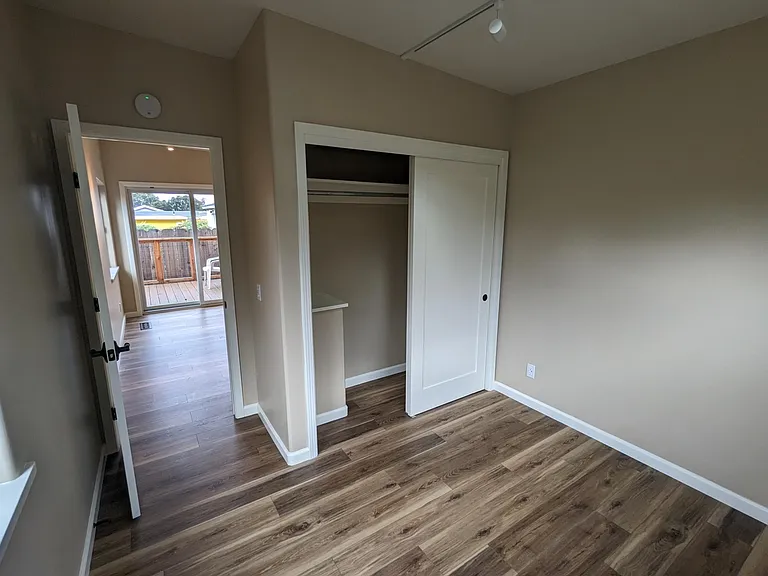1090 Wanda Ave #B — Photo 12