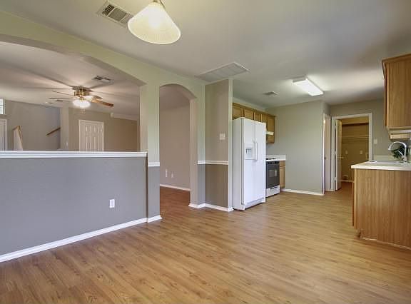 4th image of 2678 Bradley Ln