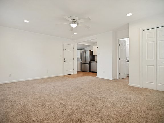 3rd image of 905 W Abram St #6