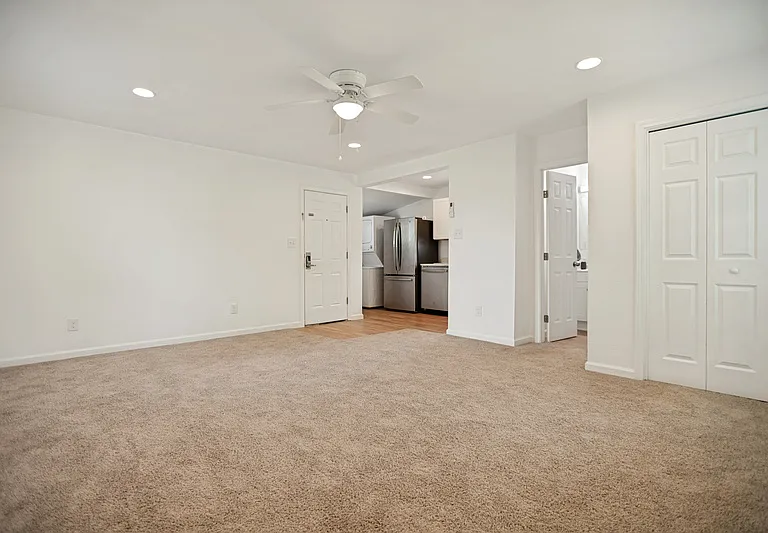 905 W Abram St #6 — Photo 3