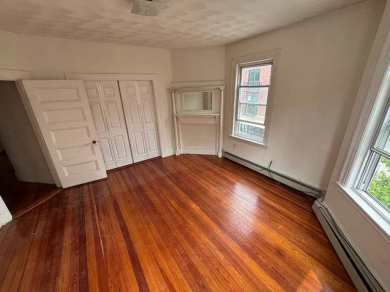 77 Walnut St #6 — Photo 1