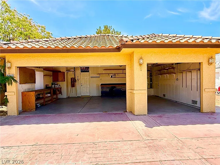 3810 N Mount Charleston Dr — Photo 2
