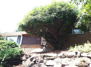 8233 17th Ave NE, Seattle, WA 98115