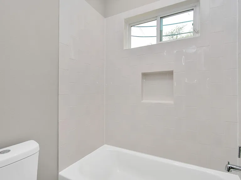 2903 Sherwood Green Ln — Photo 14