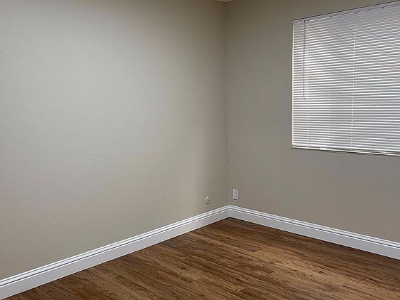 5th image of 801 Stannage Ave APT 2